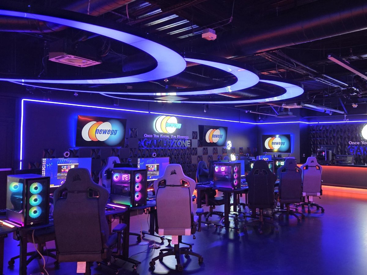 Techigar's tweet image. Newegg built a badass PC gaming arena in its Cali HQ, called Gamer Zone, for its local community.

Filled with over $200k of hardware and lots of RGB its a sight to behold.

techigar.com/neweggs-pc-gam…

#gaming #pcgaming #vrtech #cooltech #gamerzone