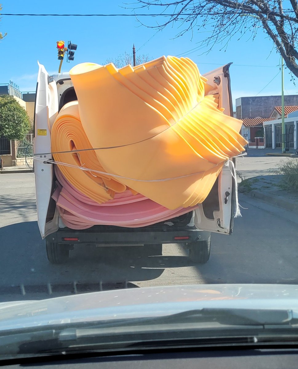 BittnerAgus's tweet photo. yo no laburo en senasa pero me parece que el jamon y queso no se transporta asi https://t.co/hOavePdq15