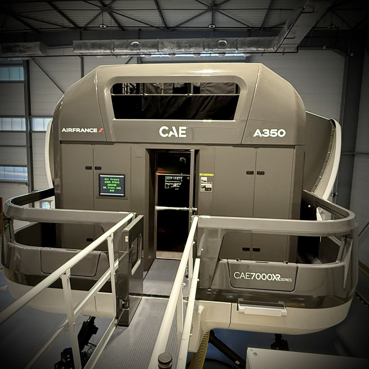 damien lcc tweet media