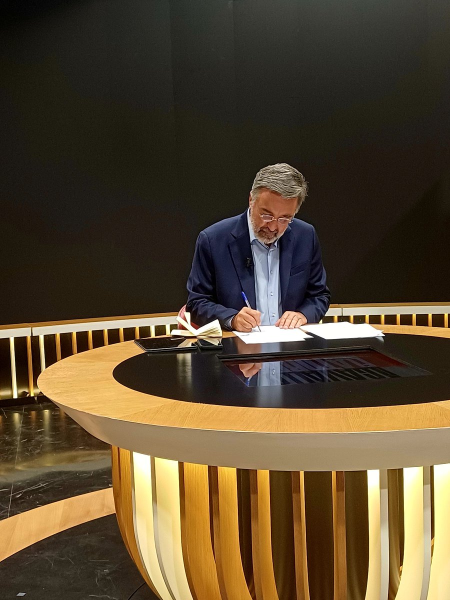 Buio.

#ilcavalloelatorre <a href="/RaiTre/">Rai3</a>