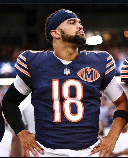 BetnCali's tweet photo. Caleb Williams might play like prime Brady tonight https://t.co/eoKork1WI7