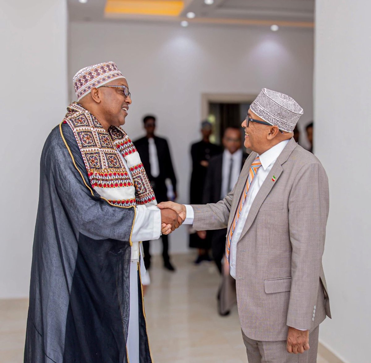 Somaliland President meets the Grand Ugaas of  the Gadabursi tribe one of #Somaliland founding and largest tribes. The meeting is the first between the two since the Grand Ugaas entered from neighbouring #Ethiopia