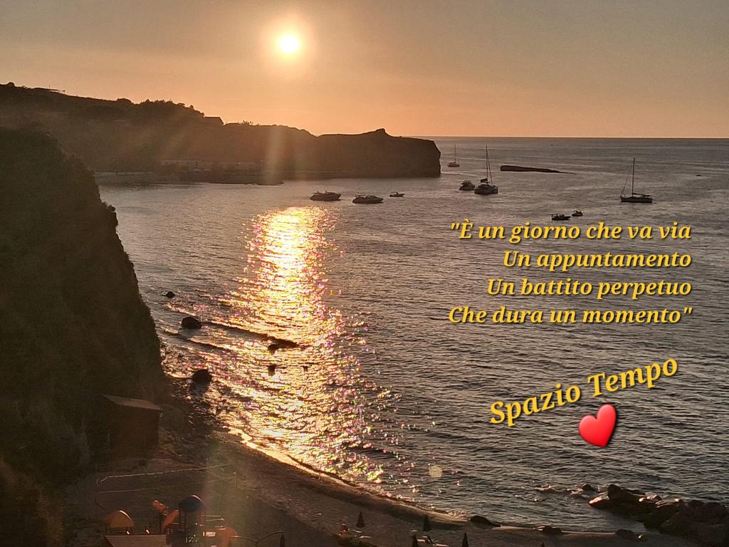 ginevra_80's tweet image. 🎶  È un giorno che va via
Un appuntamento
Un battito perpetuo
Che dura un momento  🎶

#SweetMonday 🩷 da Briatico 🧜‍♀️ 🧜‍♂️ , ricordando la canzone che adoro: #SpazioTempo 💓 di #FrancescoGabbani ✨

Questa sera un #tramonto dai colori più tenui rispetto a quello di ieri sera