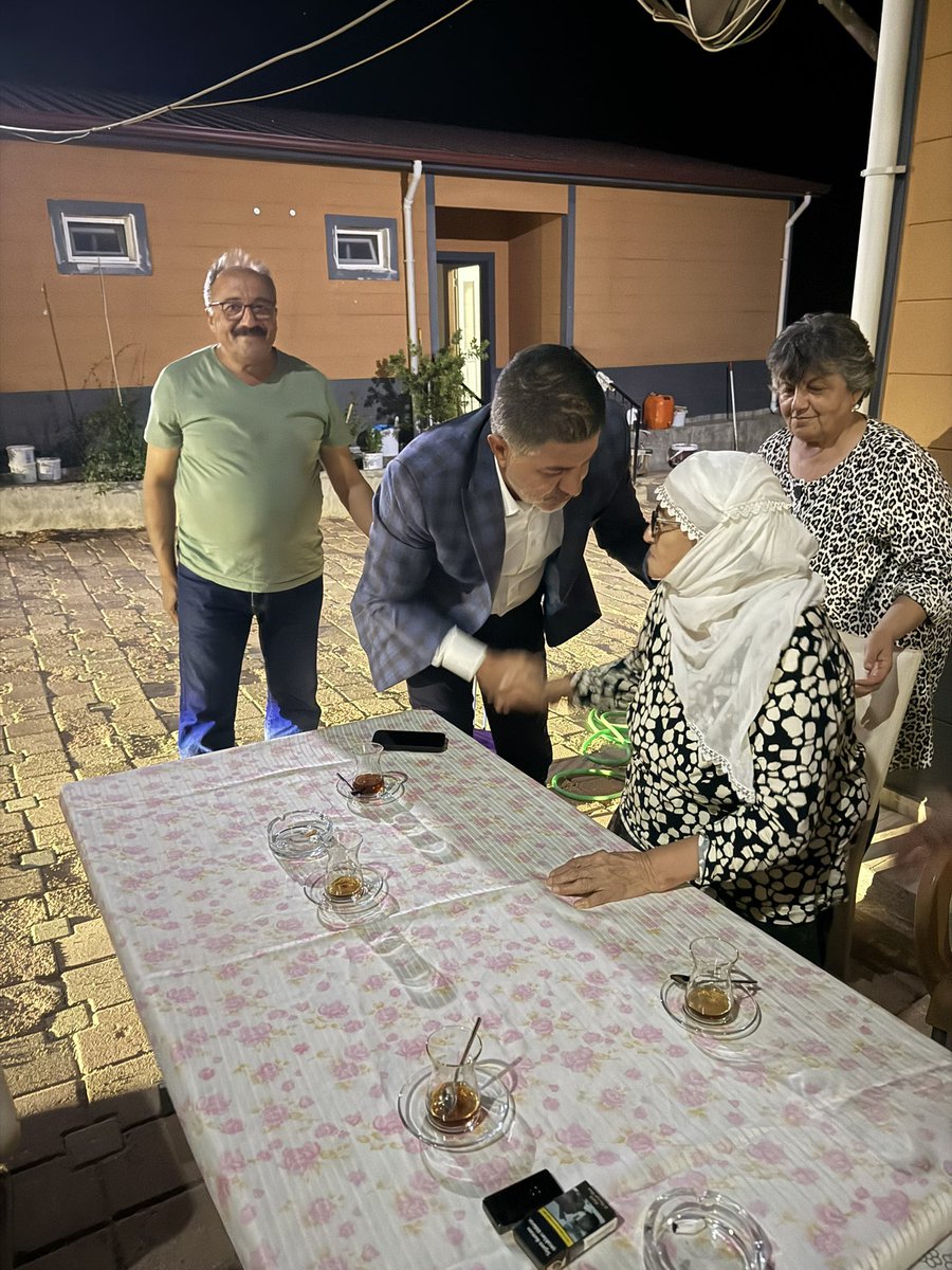 dr_ishaksan's tweet photo. Türkiye Büyük Millet Meclisi Başkan Vekilimiz ve aynı zamanda hemşehrimiz rahmetli Sırrı Süreyya Önder’in kıymetli annelerini ziyaret ettik. 
Bir kez daha merhuma Allah’tan rahmet tüm sevenlerine baş sağlığı diliyorum.

@Akparti @RTErdogan @abuyukgumus @farukaytek @hakanaksu058 https://t.co/wlZiZq6c9S