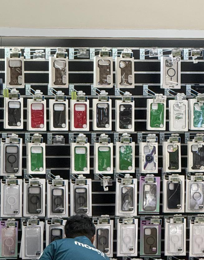 hiramcoop's tweet photo. En #MoboMexico, ya venden las fundas para el iPhone 17 y sale mañana 🫠 https://t.co/PatCgmHKxU