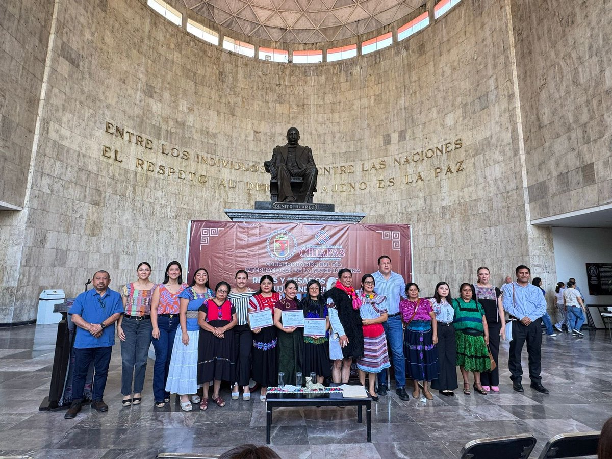 Acompañé a mi compañero Diputado Domingo Velazquez Mendez al Foro " Retos y Desafios de la Mujer Indigena", en el Marco del dia Internacional de la Mujer Indigena. 

Es importante precisar que las mujeres indígenas en México enfrentan numerosos retos y desafíos, como son la