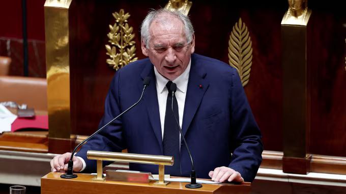 🇫🇷 Pemerintahan Prancis Runtuh Setelah Mosi Tidak Percaya.