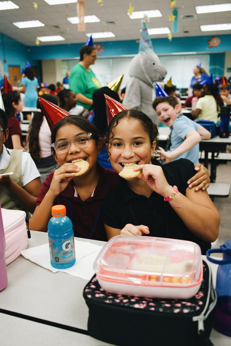 MrLaraMES's tweet image. It’s been a wonderful day today celebrating Marley’s &amp;amp; Manatee Elementary’s birthday. 🎉 

During lunch today, students came in to a surprise with hats ready on the table. Marley was nowhere to be found so we called out “Maaaarley!” 🗣️

@ManateeCCPS @collierschools 

(1/2)