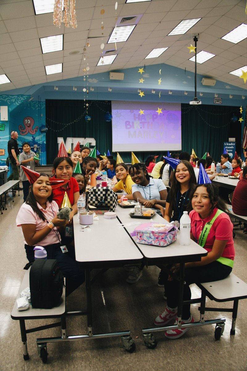 MrLaraMES's tweet image. It’s been a wonderful day today celebrating Marley’s &amp;amp; Manatee Elementary’s birthday. 🎉 

During lunch today, students came in to a surprise with hats ready on the table. Marley was nowhere to be found so we called out “Maaaarley!” 🗣️

@ManateeCCPS @collierschools 

(1/2)