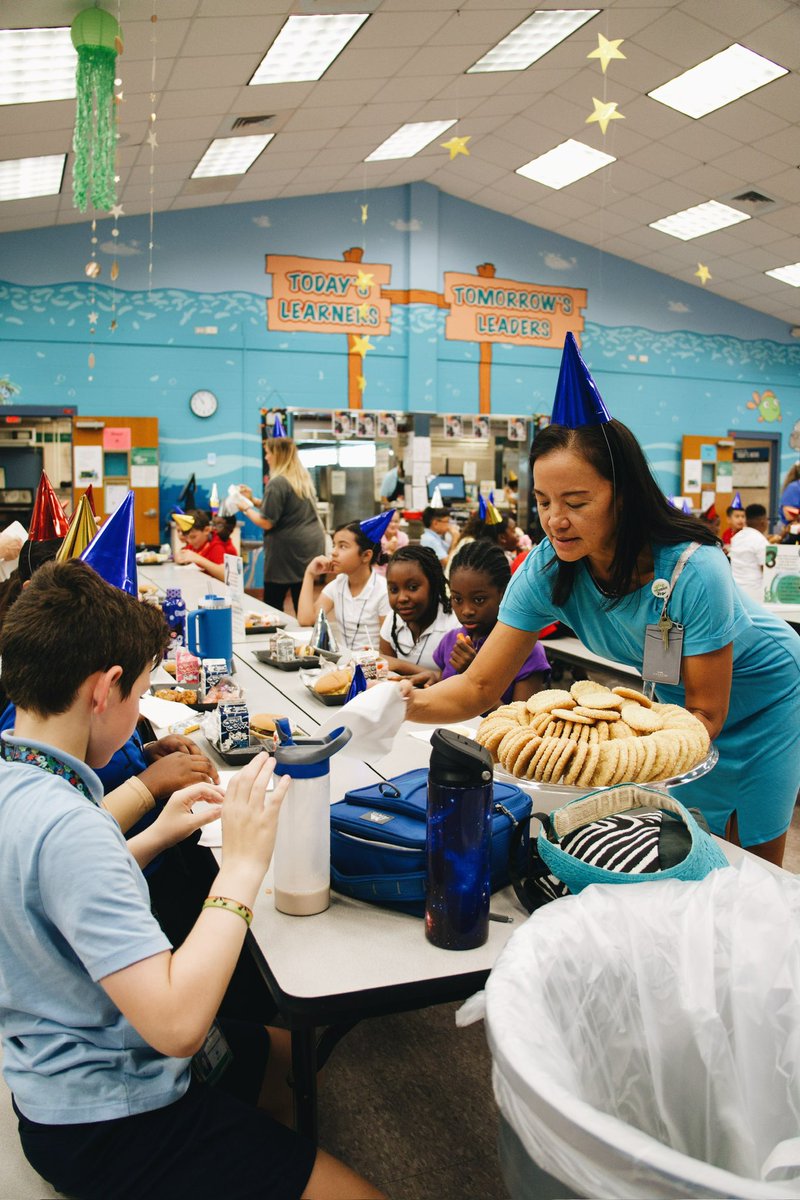 MrLaraMES's tweet image. It’s been a wonderful day today celebrating Marley’s &amp;amp; Manatee Elementary’s birthday. 🎉 

During lunch today, students came in to a surprise with hats ready on the table. Marley was nowhere to be found so we called out “Maaaarley!” 🗣️

@ManateeCCPS @collierschools 

(1/2)