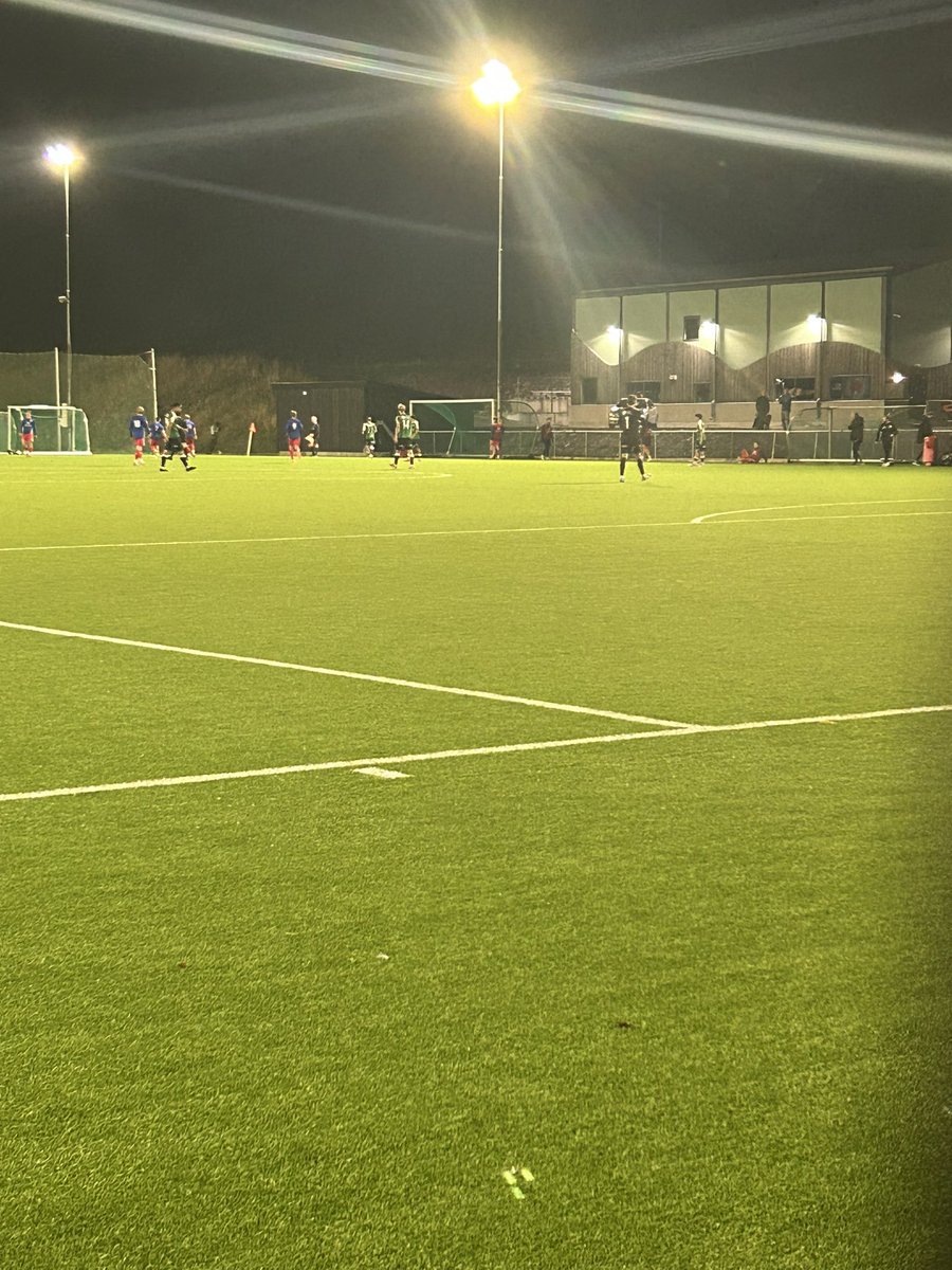 Dagens bredde: <a href="/ralingenfkAlag/">Rælingen FK A-lag</a> - <a href="/giffotball/">Gjelleråsen A-lag</a> i 4 div. Flomlys, høstluft og gode dueller.