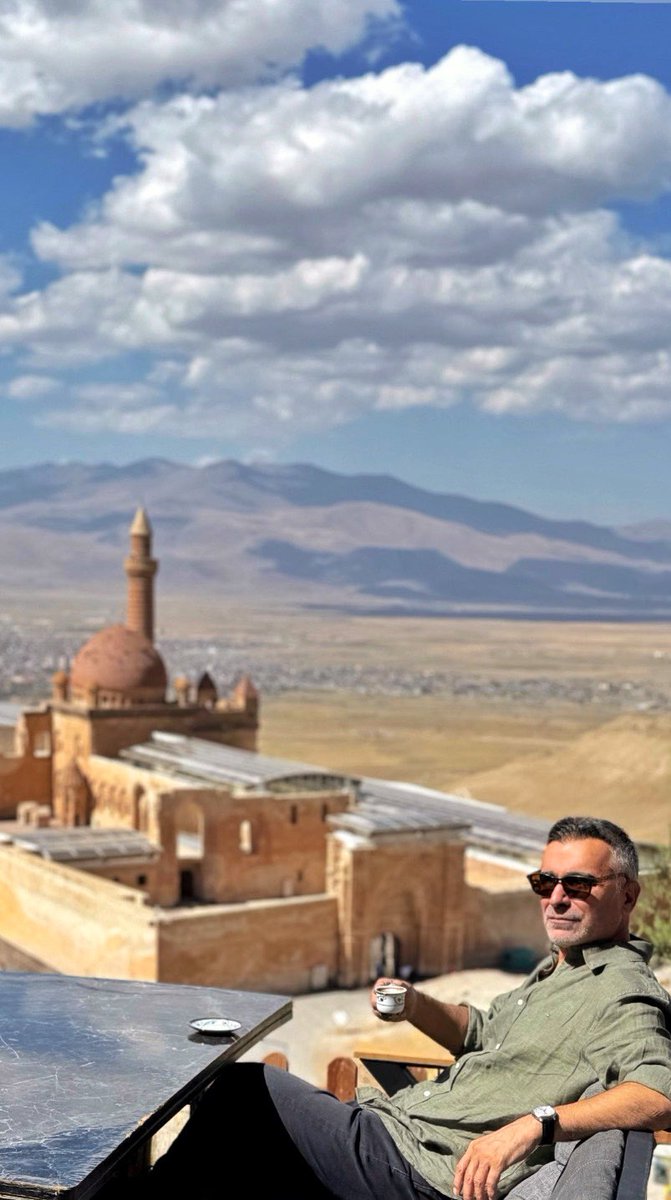 Tüm İhtişamıyla tarihi İshak Paşa Sarayı..
( O kadar yoldan sonra müzenin kapalı olduğu güne denk geldik)