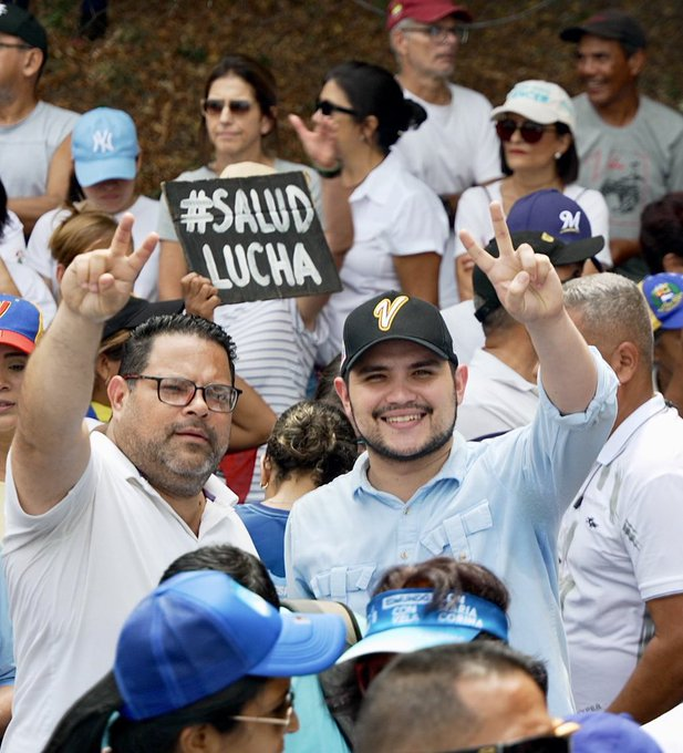 eldiario's tweet photo. #8Sep | La líder opositora María Corina Machado denunció que el dirigente político Julio Velazco tiene más de 100 horas “secuestrado”. 

“A Julio se lo llevaron a la fuerza en Caracas, en la madrugada del #2Sep. Su familia no sabe nada de él, sus 2 hijos mayores, Oriana y Marcos, están desesperados buscándolo”, apuntó Machado en su perfil de la red social X.