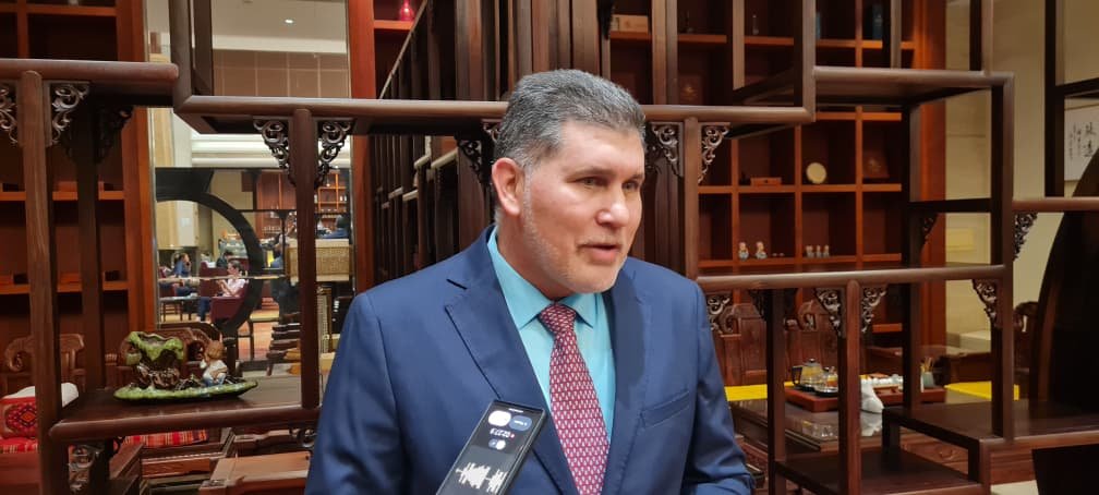 FMC_Cuba's tweet photo. Bancos cubanos se integrarán al Sistema de Pagos Transfronterizos Chino que opera en Renminbi, permitiéndole a #Cuba realizar transacciones y pagos sin la interferencia que provoca el bloqueo de Estados Unidos.

🔗https://t.co/RwfKUsgu5N 

#TumbaElBloqueo https://t.co/HCuyMjDmz2