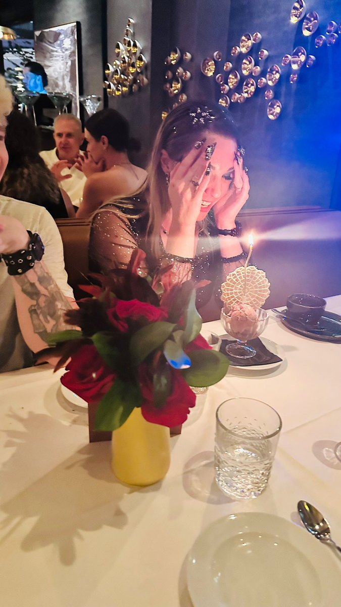 Lindsay Jones tweet media