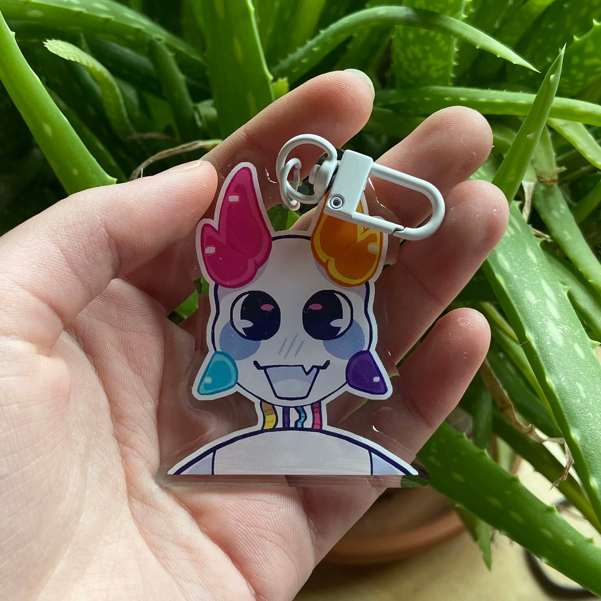 anarcgoblinart's tweet photo. ⭐ Etsy shop reopening! Featuring a small selection of regretevator charms will be available alongside my new slugcat charms. A larger restock will happen sometime in the near future! Shop in bio https://t.co/wkvWOU12BB