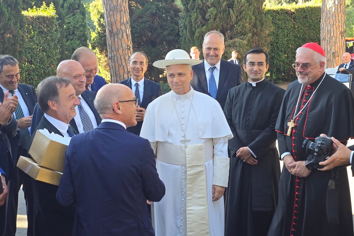 uniud's tweet photo. 🍇 Inaugurato in Vaticano il “Borgo Laudato Si'” con il #vigneto frutto della ricerca Uniud
Viti resistenti a diverse malattie progettate e messe a dimora con la collaborazione di @IGAItaly, @regioneFVGit e Vivai Cooperativi Rauscedo.
➡️ https://t.co/XTYRkCI32A https://t.co/v5oZQDX55y