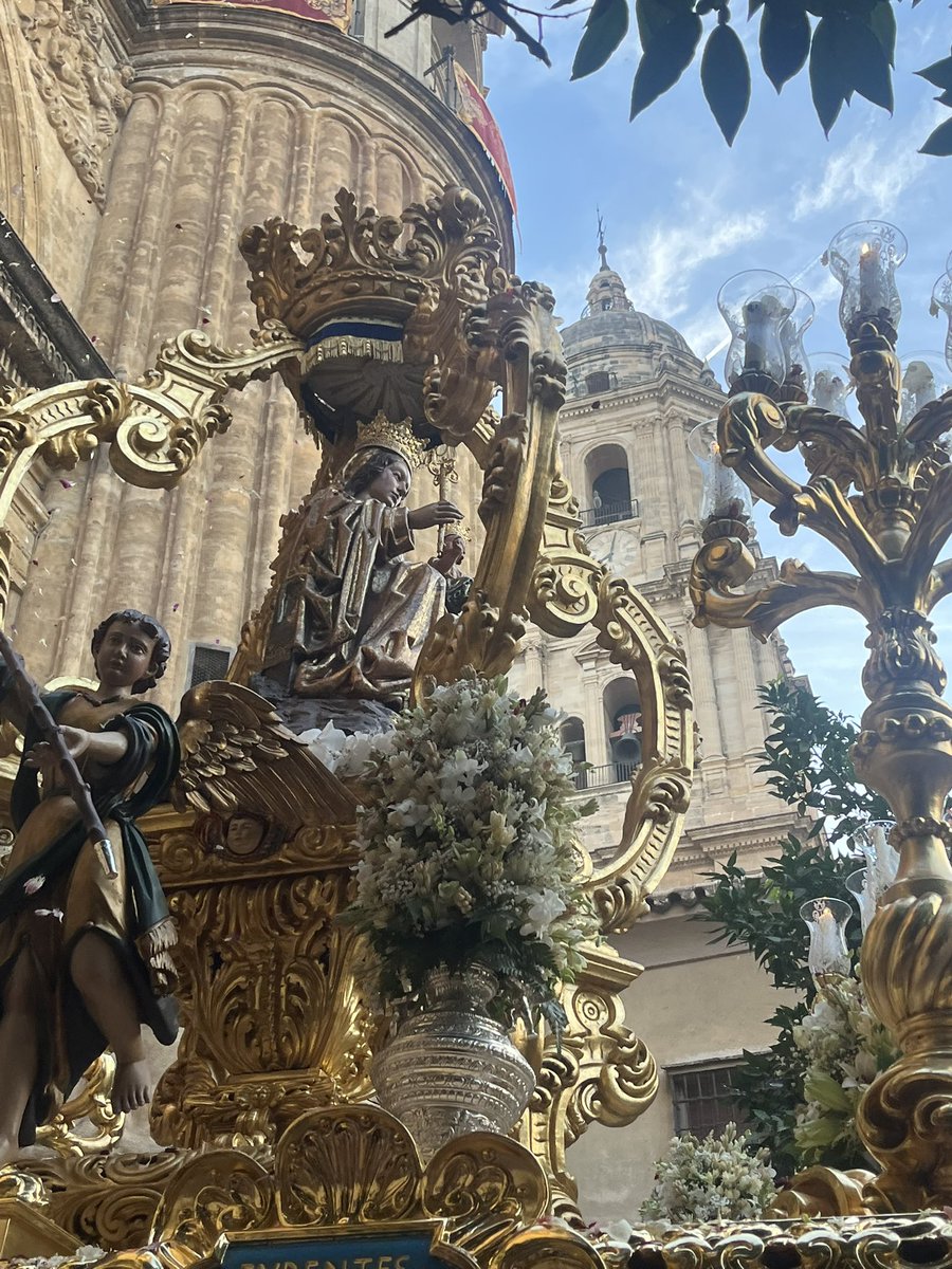 ¡Madre y abogada nuestra, rogad por nos!