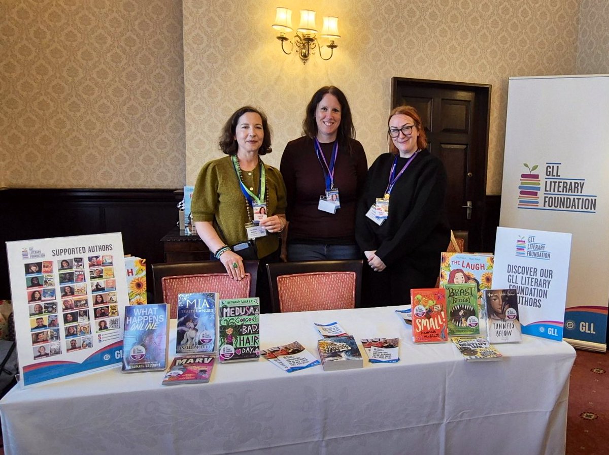 OctoberJonesCo's tweet photo. Still grinning from the absolutely epic @youthlibraries #YLGConf25 💚 

Representing the GLL Literary Foundation alongside fellow #GLF25 Literary Champions at this scale was a true pinch-me moment and proof of the magic we create together in children’s libraries!
🖤📚✨ https://t.co/spUjIwvRk7