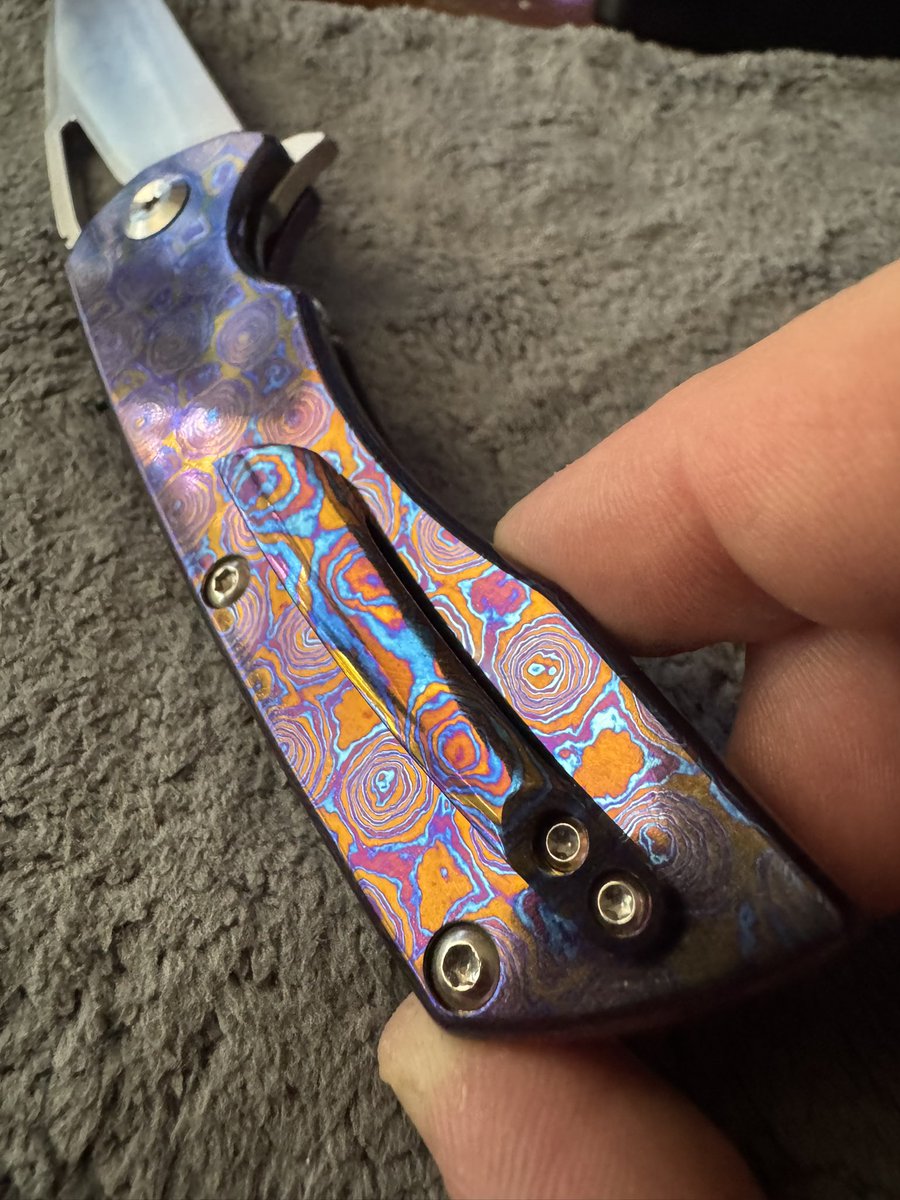 ZeroVoltFPV's tweet image. Absolutely loving this knife by @kansept_knives .  
The Kryo in full Timascus!
#timascus #kryo #titanium #Damascus #EDC #crazyknives
