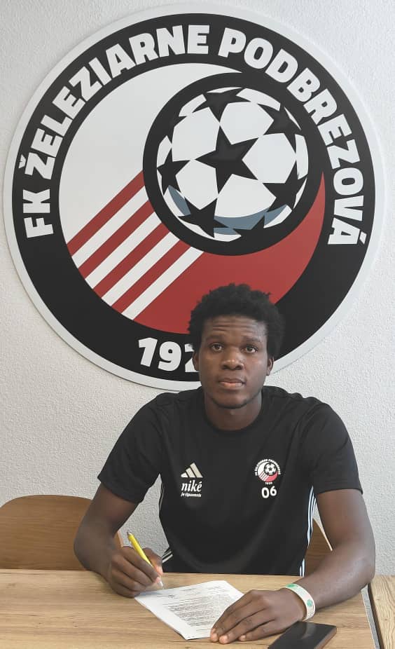 Right2WSC's tweet image. 🔴 CLUB STATEMENT: Right2Win FC can confirm that Ndubuisi Moses Okeke has completed a permanent transfer to Slovak top-flight side FK Železiarne Podbrezová.

The highly rated 18-year-old centre-back has signed a multi-year contract with the Niké Liga club.