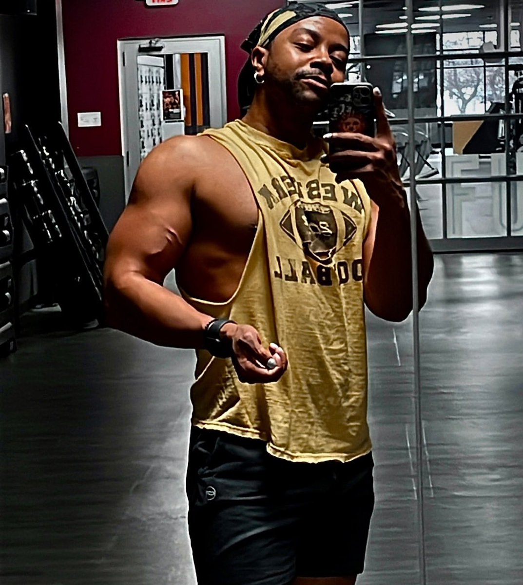 Close enough. Veins look like there’s an alien inside them! 👽