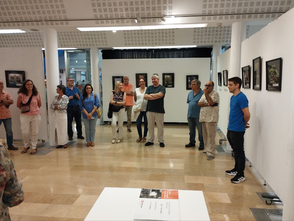 Avui s’ha celebrat l’entrega de premis del quart Premi de Fotografia Antoni Arissa, i s’ha inaugurat l’exposició de la selecció de les fotografies participants, oberta fins al 25 de setembre a la Sala Antoni Arissa de <a href="/bibcanfabra/">Biblioteca Ignasi Iglésias-Can Fabra</a>. Gràcies a tothom per participar !