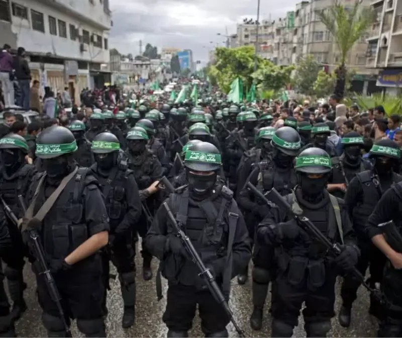 نشهد الله أنهم قد جاهَدوا صَيفًا وشِتاءً في عِزِّ الصقيعِ وتحتَ وهجِ الشمس في أيام الفطر وأيام الصيام
فوقَ الأرضِ وتحتها علی اليابسة وفي البحار في وسط الشوارع وبين الرُّكام

ونشهد الله أنهم أُخرِجُوا من ديارهم وقاتلوا وقُتلوا فانصرهم يا ربَّنا نصرًا عزِيزًا وافتح لهم فتحا مبينا
