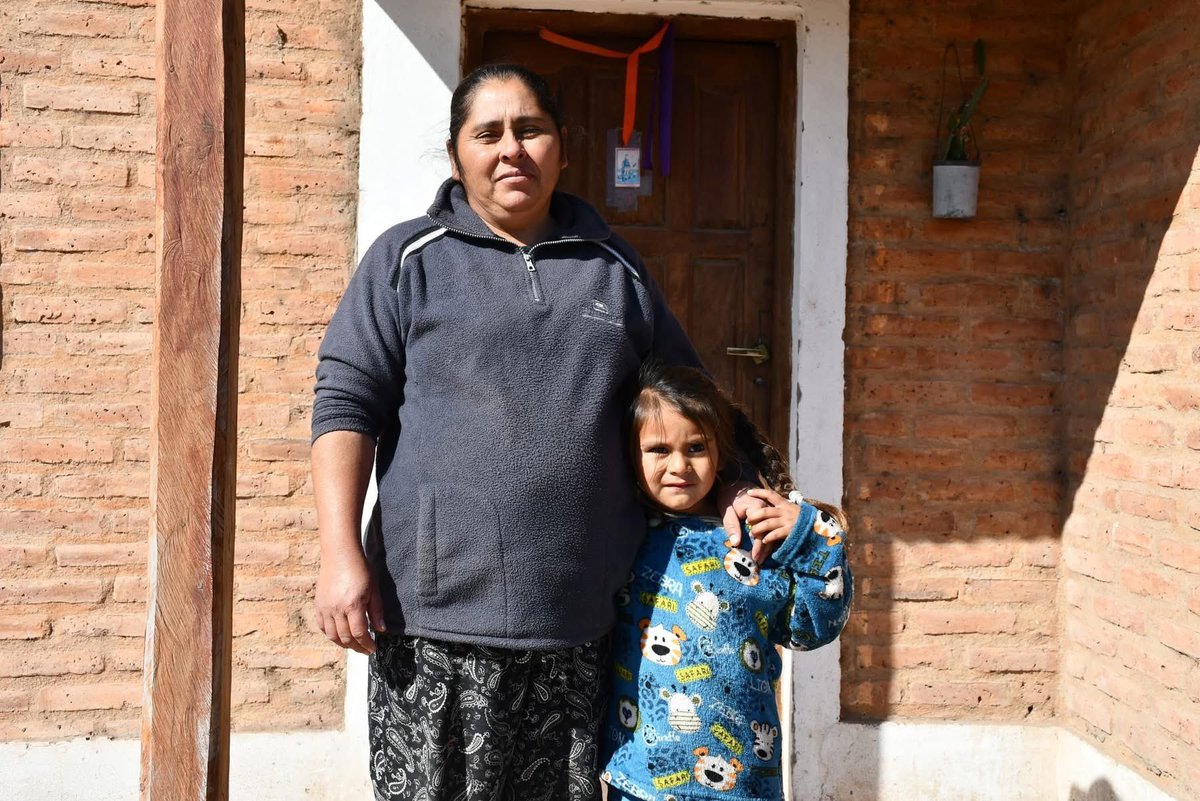 GZamoraSDE's tweet photo. Felicitaciones a otras 14 familias que hoy recibieron las llaves de su nuevo hogar!!
El ministro de Desarrollo Social, Ángel Niccolai, dejo inauguradas #ViviendasSociales para familias de la localidad de Las Tinajas y de los parajes Santa Rita y La Fortuna.
Muchas gracias a la Comisión Municipal de Las Tinajas, y a las Asociaciónes Civiles “Barcelona” y  “Trabajamos Por Nosotros Las Tinajas” por colaborar en la construcción de las mismas a través del programa provincial !!!