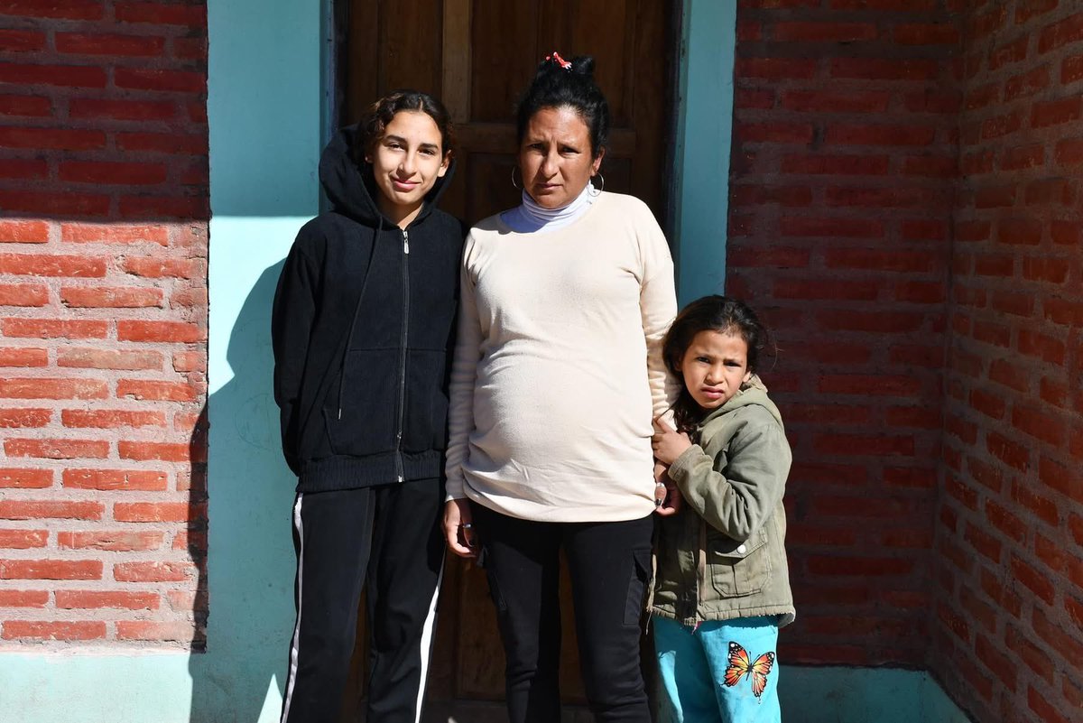 GZamoraSDE's tweet photo. Felicitaciones a otras 14 familias que hoy recibieron las llaves de su nuevo hogar!!
El ministro de Desarrollo Social, Ángel Niccolai, dejo inauguradas #ViviendasSociales para familias de la localidad de Las Tinajas y de los parajes Santa Rita y La Fortuna.
Muchas gracias a la Comisión Municipal de Las Tinajas, y a las Asociaciónes Civiles “Barcelona” y  “Trabajamos Por Nosotros Las Tinajas” por colaborar en la construcción de las mismas a través del programa provincial !!!