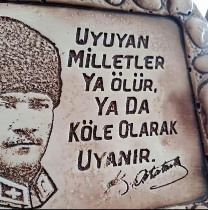 Cumhuriyet Halk Partisi’ne 
Saldırmak Cumhuriyet’e Saldırmaktır.

CHP İstanbul il Başkanlığı
Kayyum'a Teslim Edilemez!

#CHPTeslimAlınamaz