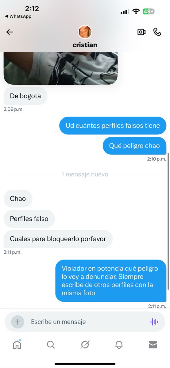 Este tipo escribe de múltiples perfiles y siempre se presenta con la misma foto. ☢️ peligro ⚠️