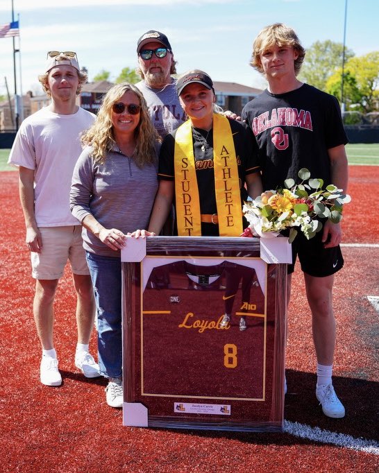 Introducing our first 𝐚𝐥𝐮𝐦𝐧𝐢 𝐬𝐩𝐨𝐭𝐥𝐢𝐠𝐡𝐭, Jocelyn Currie 🤩

🎓 Class of 2024
📍 Hometown of McHenry, Ill. 
➡️ Nursing Home Administrator 

Check it out: loyolaramblers.com/sports/2025/8/…