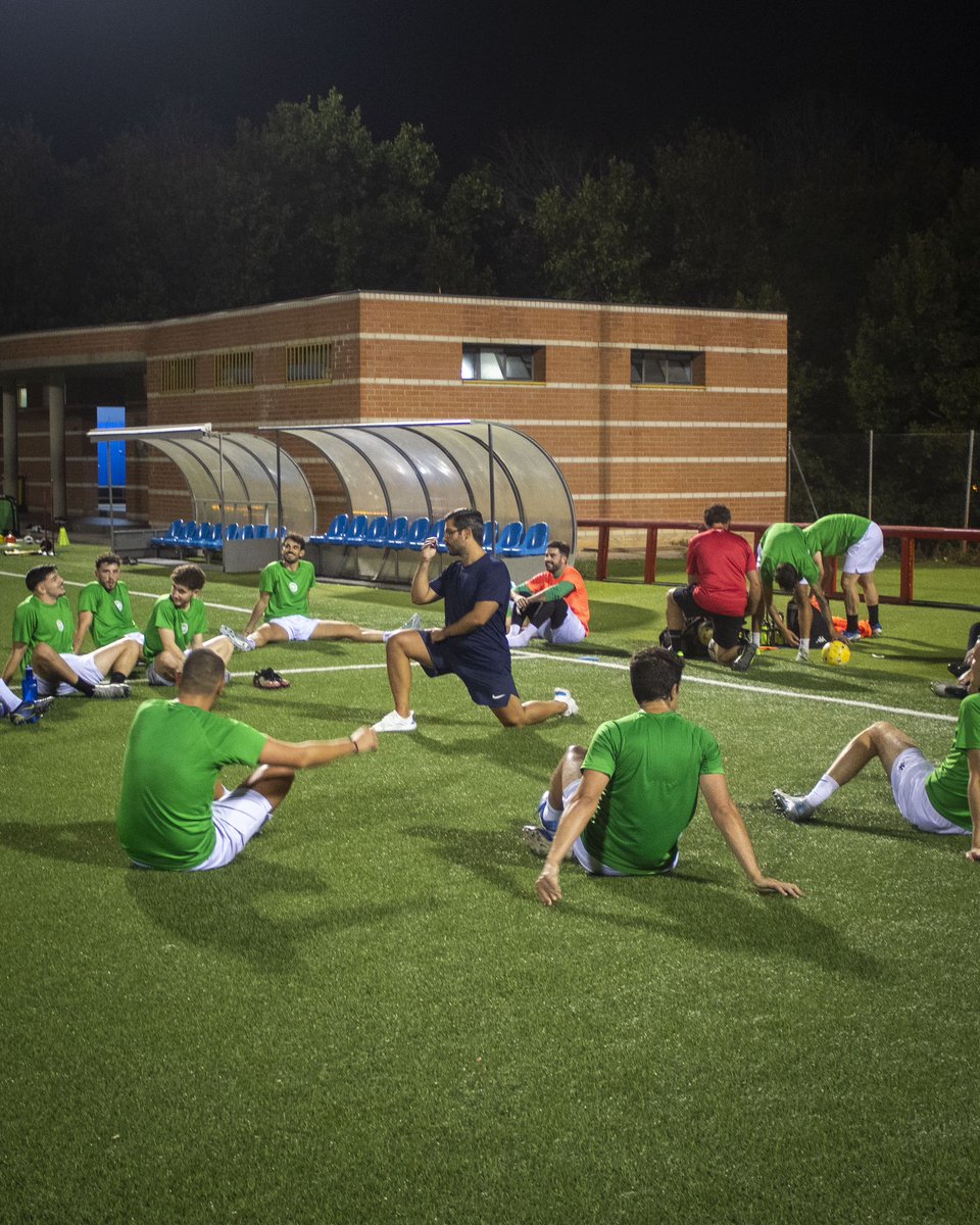 ADAlcobendas's tweet photo. 💚 ¡Arranca lo bueno! 

Semana especial para nuestro Primer Equipo, porque este fin de semana comienza la competición oficial, toca empezar a demostrar en el campo 🙌

El domingo a las 11:00 tenemos la primera cita en el Luis Aragonés ante FPA Las Rozas.

Vamos a por ello 💚 https://t.co/6Qoz8kws8K