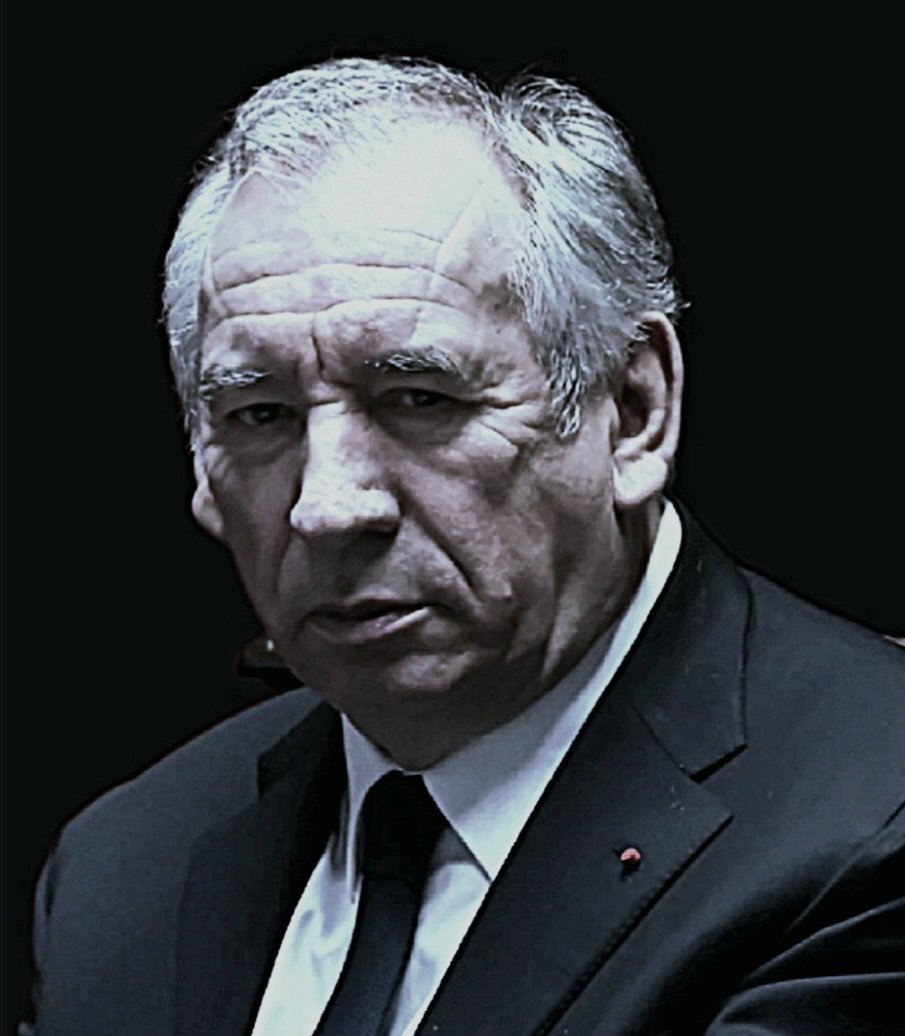 UNE FIN MINABLE
Après 43ans de vie politique passés à ne rien faire d'autre que se gaver sur fonds publics tout en jouant les Tartuffe, Bayrou est viré comme un malpropre.
Il devient le 1er PM de la Ve République à chuter sur un vote de confiance.
Et son bilan à Matignon ?
Zéro.