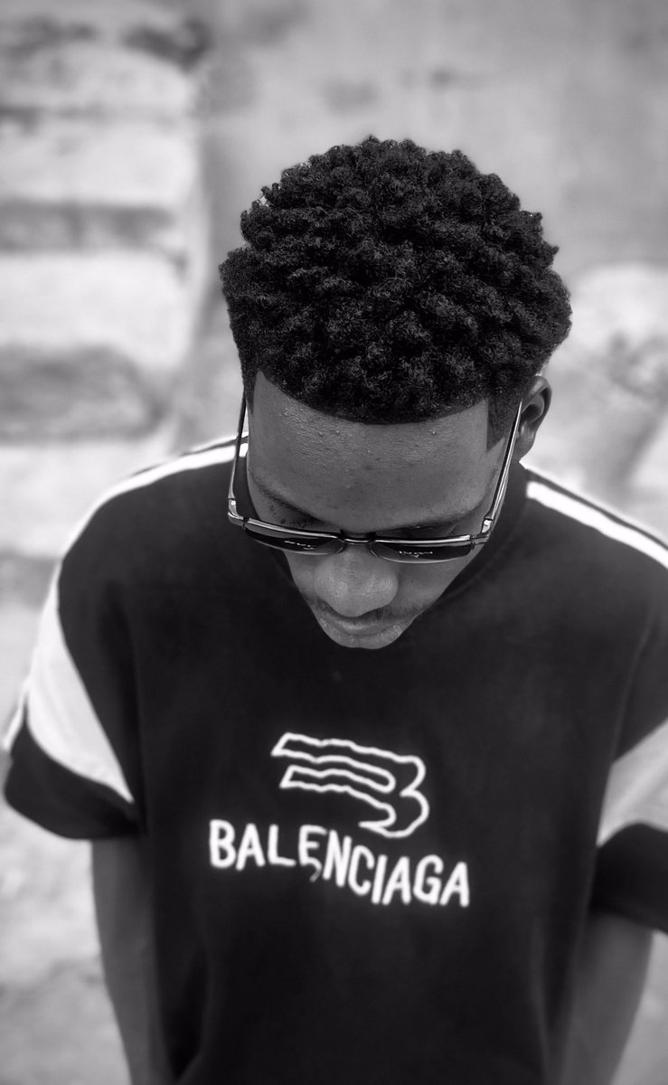 ONYEKA___CHI's tweet photo. What I know how to do the best✂️💈💇‍♂️

@Gasperjustin1 @dhark_henry @charlesnino31 @Topzycut ✂️💇‍♂️ https://t.co/LPYKxH1158