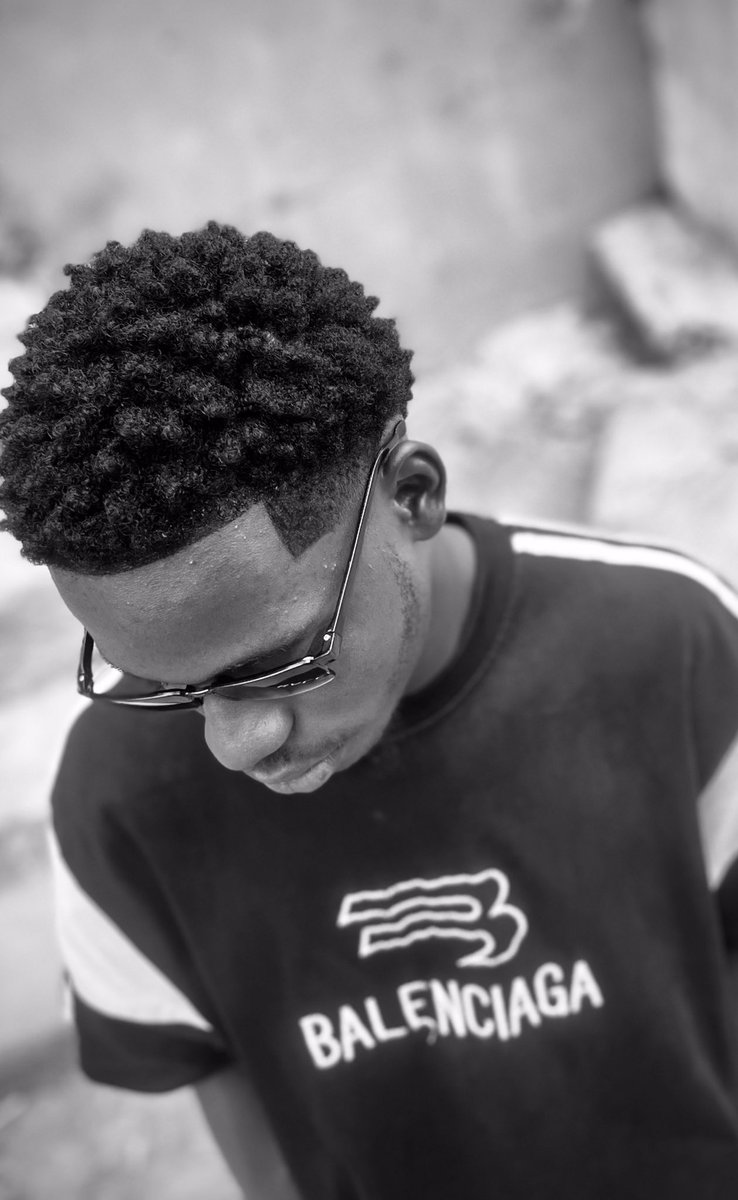 ONYEKA___CHI's tweet photo. What I know how to do the best✂️💈💇‍♂️

@Gasperjustin1 @dhark_henry @charlesnino31 @Topzycut ✂️💇‍♂️ https://t.co/LPYKxH1158