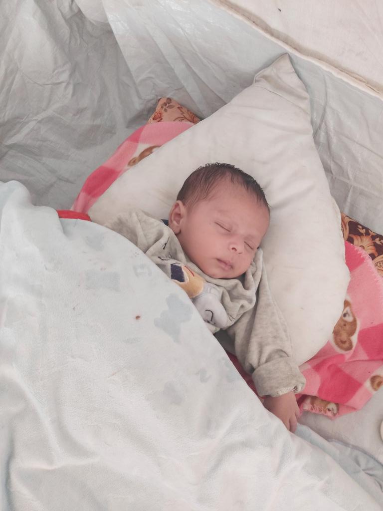 alaa_hamdona's tweet photo. My sister's child is sick, has a high fever and is constantly vomiting. This child was born during the war and lived in a tent in the midst of a war of extermination,famine and displacement.Plz help my sister buy medicine, milk and diapers for her child
🔗 https://t.co/hSTSd1rdQP https://t.co/drATXs0Nxg