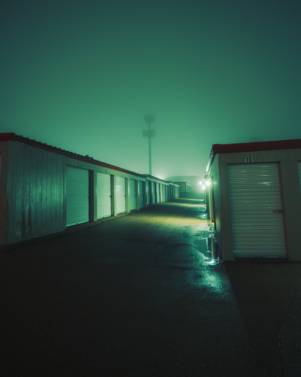 _thecolorfulkid's tweet photo. Foggy fall nights https://t.co/ciFwCnDNLf