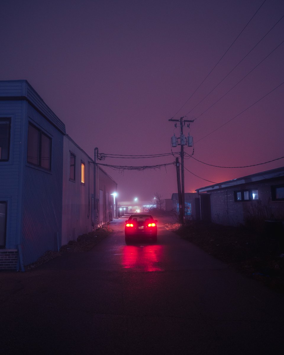 _thecolorfulkid's tweet photo. Foggy fall nights https://t.co/ciFwCnDNLf