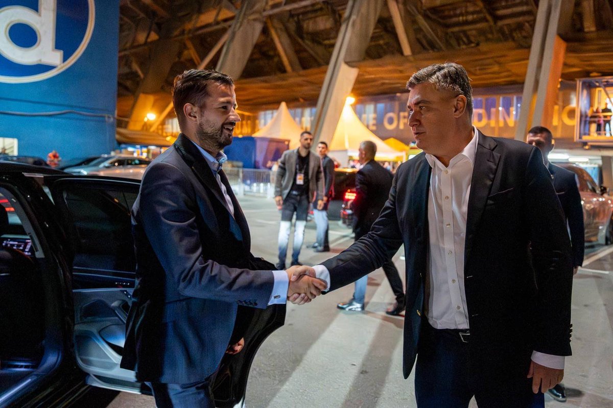 JakovMilatovic's tweet photo. Danas protivnici na sportskom terenu- ali prijatelji i saveznici kada je evropska budućnost Crne Gore u pitanju.

🇲🇪🤝🇭🇷

Uz dijalog, zajedničke vrijednost i prijateljstvo,  gradimo region mira, stabilnosti i napretka, jer u timu Evropa- svi su pobjednici! 🇪🇺 https://t.co/T1prOlZit8