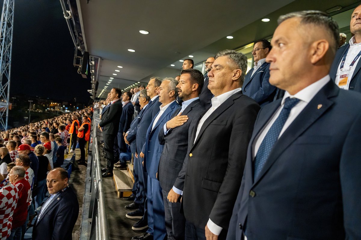 JakovMilatovic's tweet photo. Danas protivnici na sportskom terenu- ali prijatelji i saveznici kada je evropska budućnost Crne Gore u pitanju.

🇲🇪🤝🇭🇷

Uz dijalog, zajedničke vrijednost i prijateljstvo,  gradimo region mira, stabilnosti i napretka, jer u timu Evropa- svi su pobjednici! 🇪🇺 https://t.co/T1prOlZit8