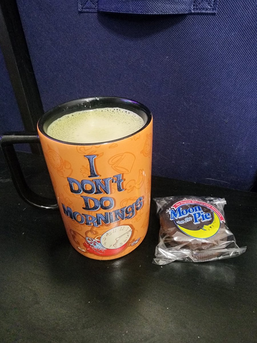 MatchaMixx's tweet photo. I've got my matcha latte and snack for the stream! Also realized i never showed the other side of my stitch mug. 😆 For today I'm going to finish up the final trophy run.
#matchalatte #stitchmug #snack #moonpie #kingdomheartsfinalmix #ps5 https://t.co/wPqOd9Wv0u