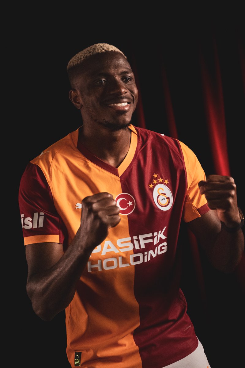 resmiforza1905's tweet photo. Dünya yıldızımız Victor Osimhen için moral tweeti: Seni çok seviyoruz, kral! @victorosimhen9 https://t.co/XaopIbsxhk