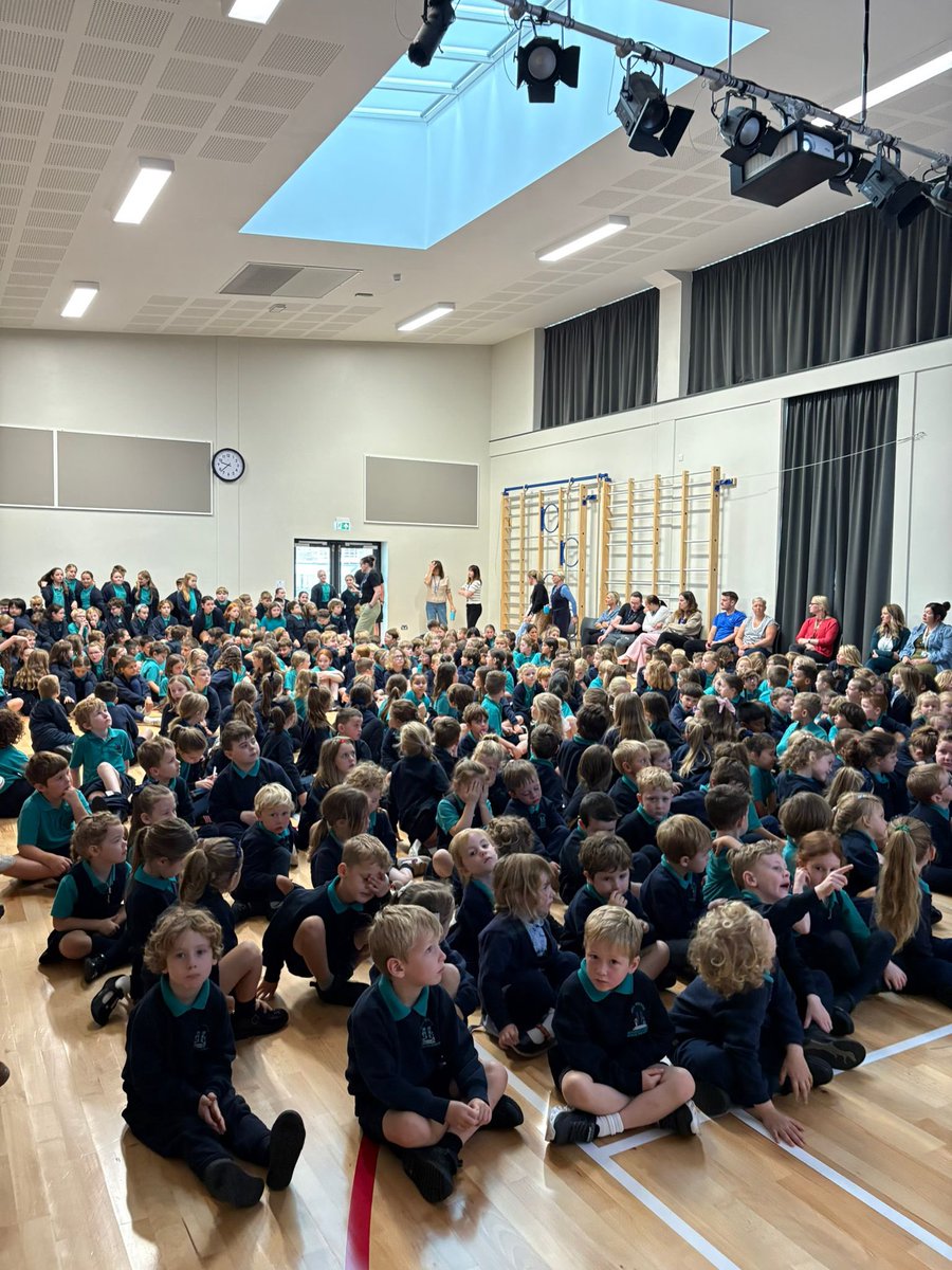 First assembly of the year and our Principal, Mr Hannigan, welcomes back our pupils #letsdothis #newschoolyear <a href="/IEFNI/">Integrated Education Fund</a>