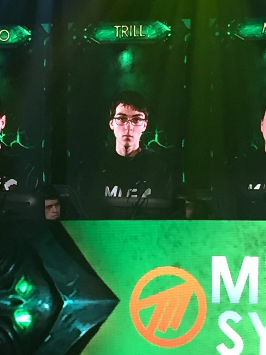 Man I miss going to LAN to watch AWC!! Crazy this was 8 years ago, the NA Regionals at MLG arena in Columbus. Games were so exciting! NA Regional champs, Method Synergy ⁦<a href="/TrilltkoWW/">Liquid Trill</a>⁩