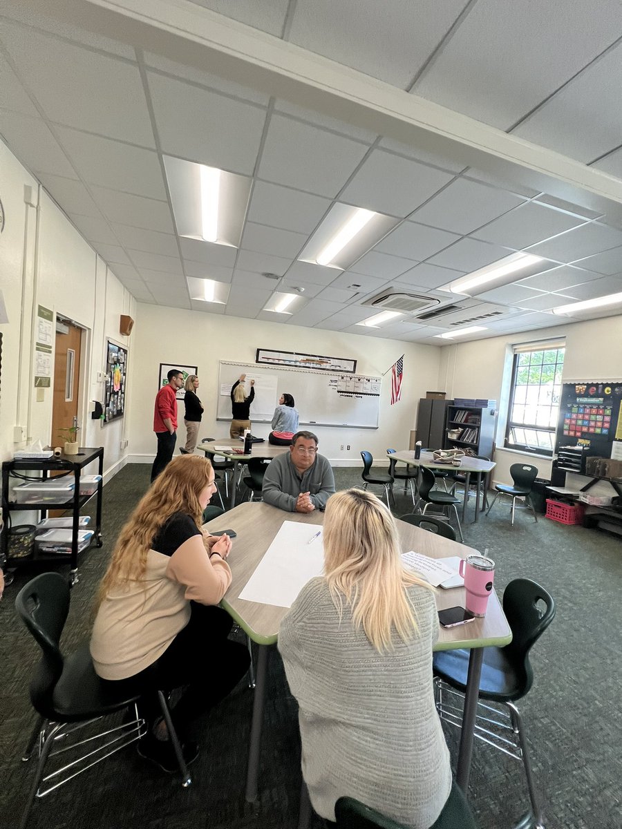 Our Instructional
Leadership Team (ILT) running our staff meeting by having teachers participate in a graffiti activity about 💫 ENGAGEMENT💫