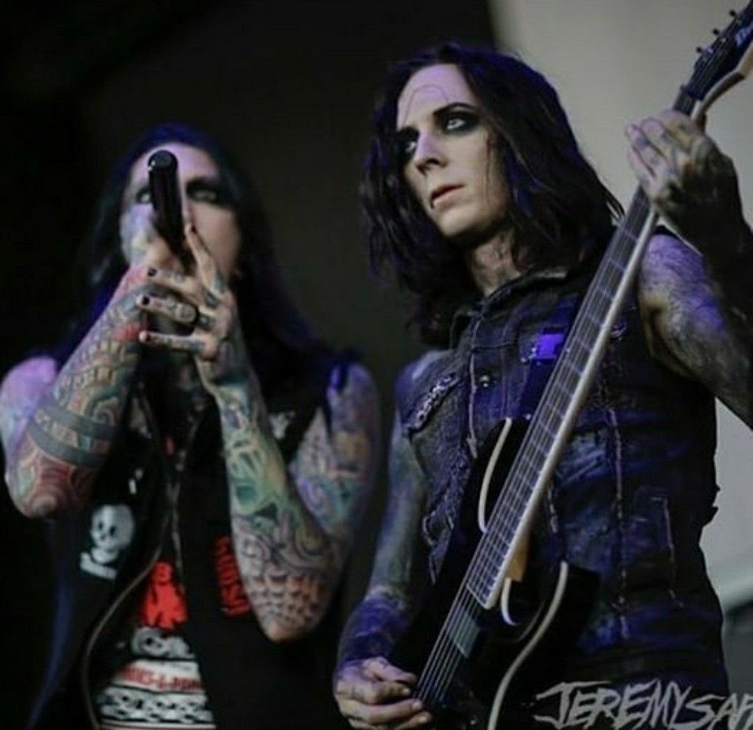 Motionless In White Daily (@miwxdaily) on Twitter photo 