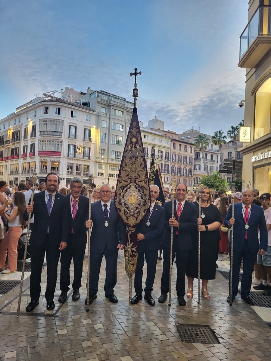 📸 PROTOCOLO | Representación de nuestra Cofradía en la procesión de la Patrona, la Virgen de la Victoria 

📿 @stamvictoriamlg 

#CofradiasMLG #RcFusionadas #DiadelaVictoria