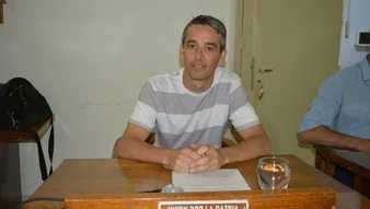 mauroszeta's tweet photo. 🚨 DENUNCIAN A UN CONCEJAL DE ABUSO DE MENORES Y PRESENTÓ LA RENUNCIA
- Se trata de Matías Rojas del distrito de Tornquist, por Unión por la Patria.
- Los denunciantes se presentaron ahora ante el fiscal de Bahía Marcelo Romero Jardín y relataron hechos ocurridos el año pasado. https://t.co/kgPAXVKSRj